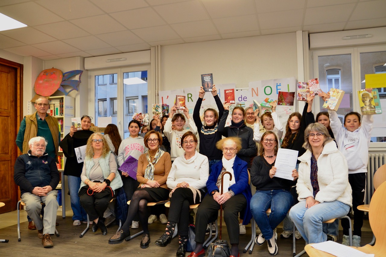 Les membres de l’association, les élèves et les professeurs réunis pour une soirée lectures partagées